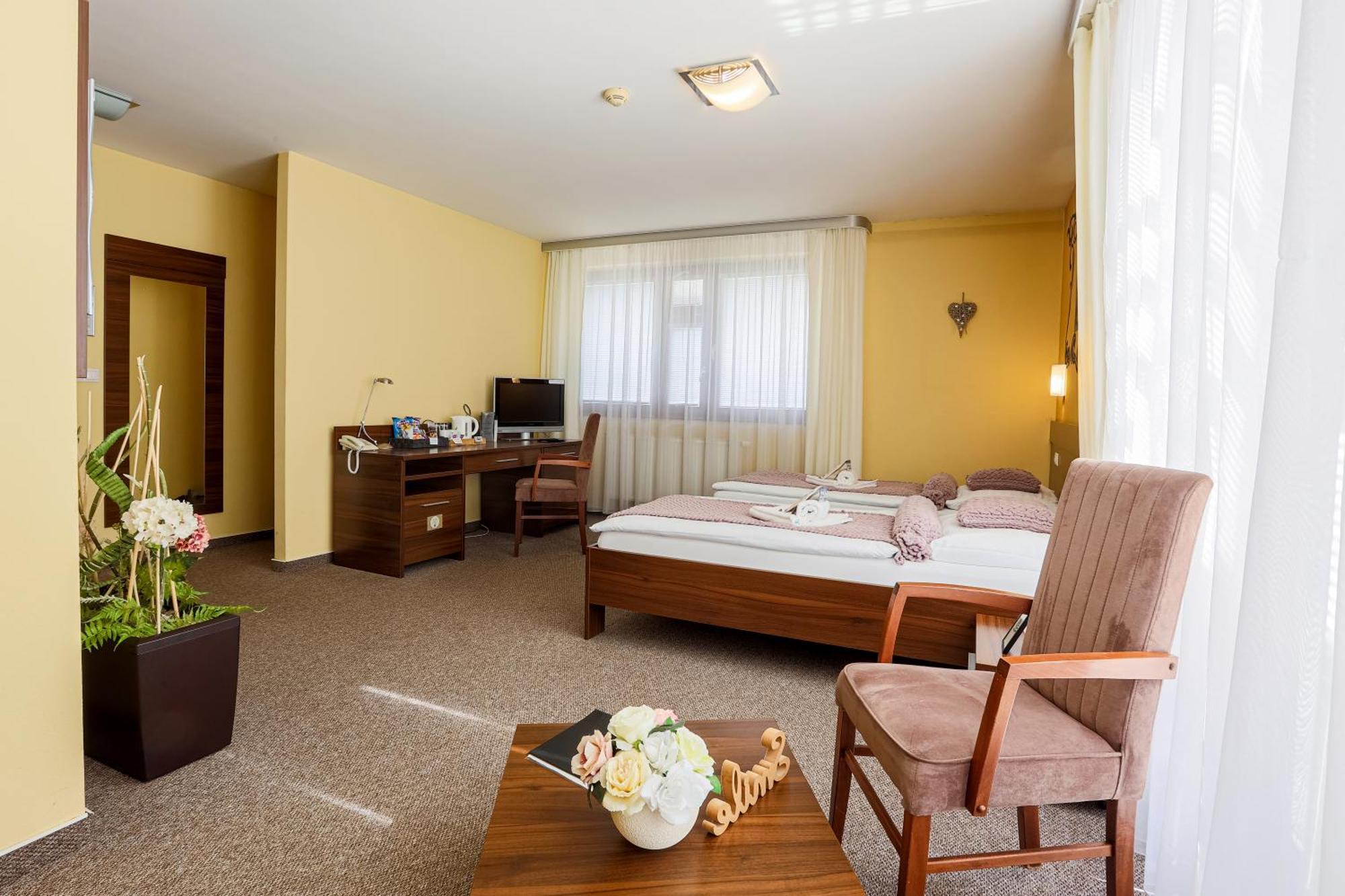 Grand Hotel Senica, Garni Eksteriør bilde
